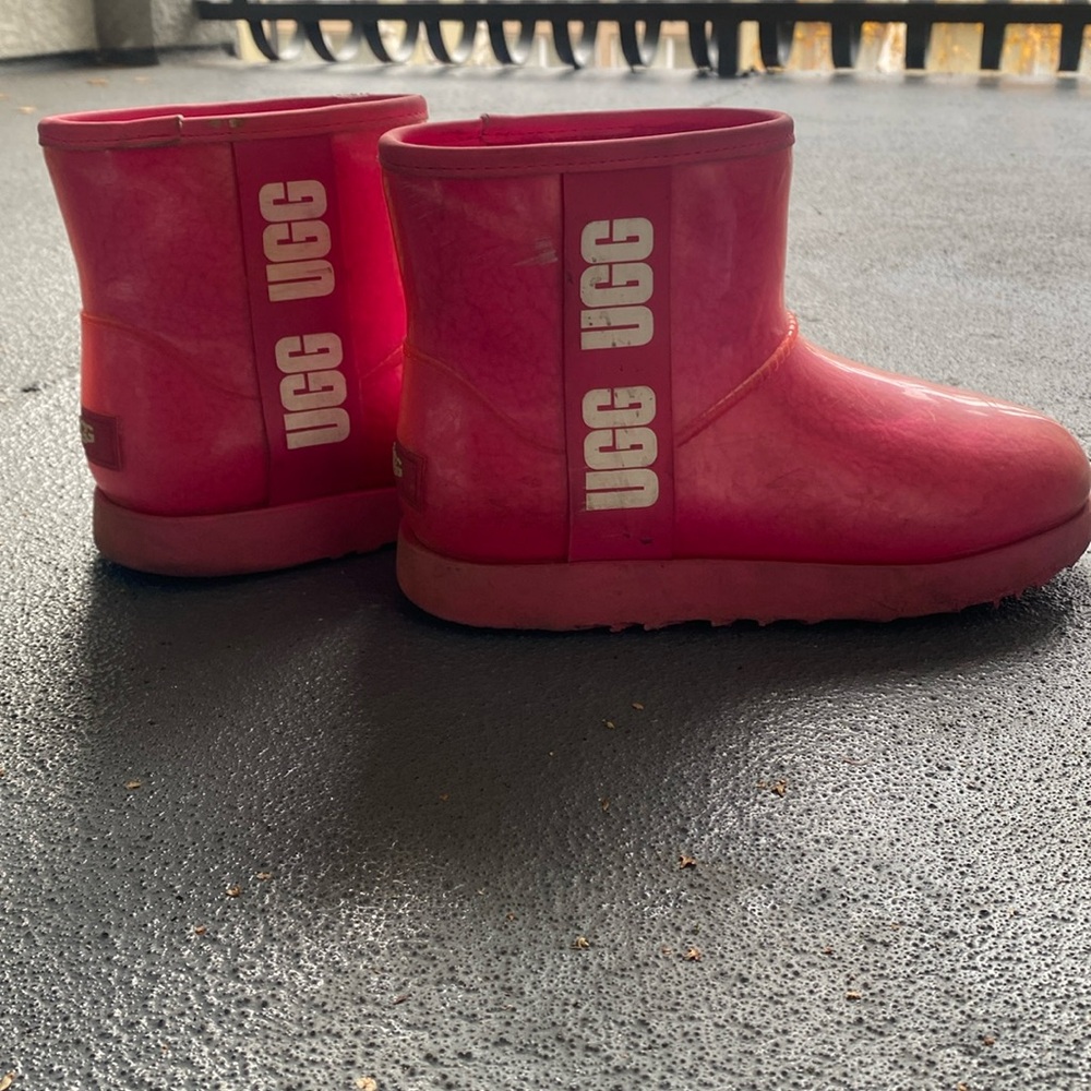 Water proof Uggs, women’s 6.